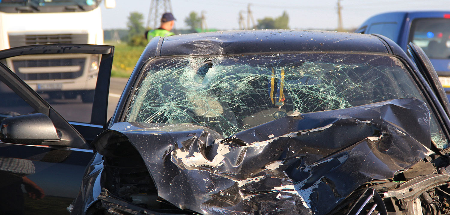 A mangled car after a head-on collision, illustrating the severe injuries and high damages that can drive a Pennsylvania Uber accident lawsuit and insurance claim.